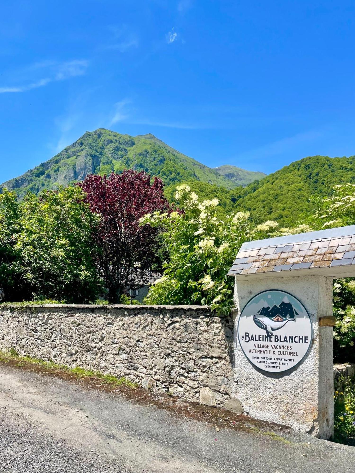 La Baleine Blanche - Chambres Campan Exterior foto